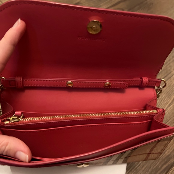 Authentic Burberry Wallet on a chain - Picture 5 of 6